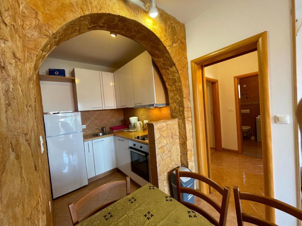 Apartment Jakasa Trogir Exterior foto